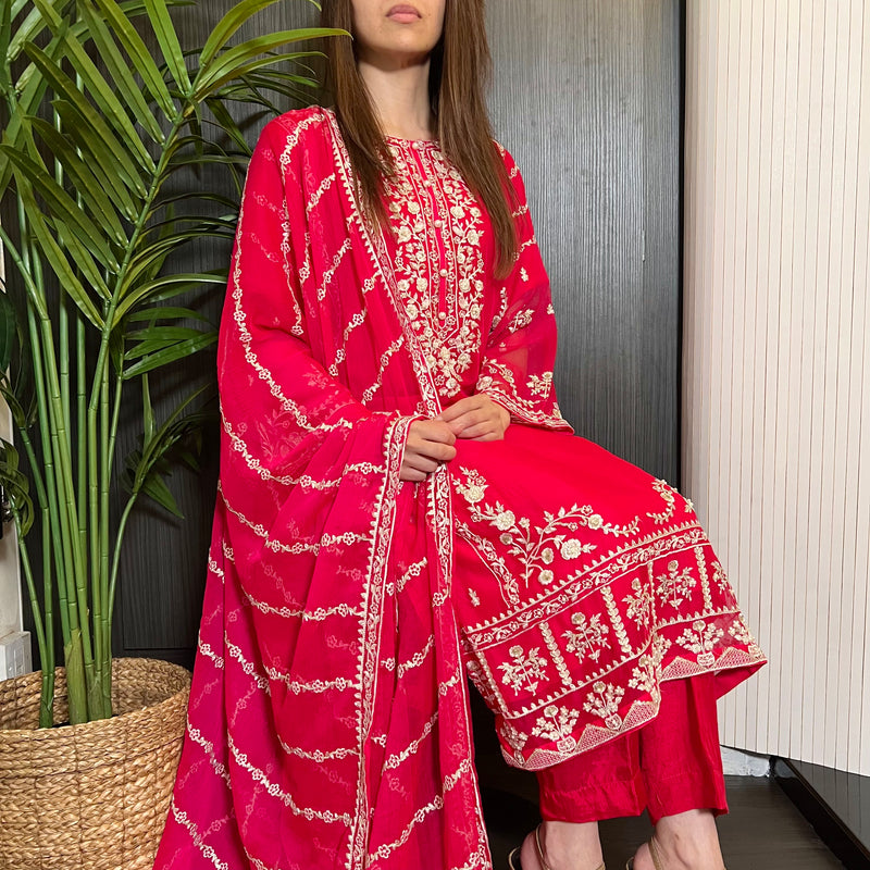 Agha Noor Hot Pink Embroidered Chiffon Suit
